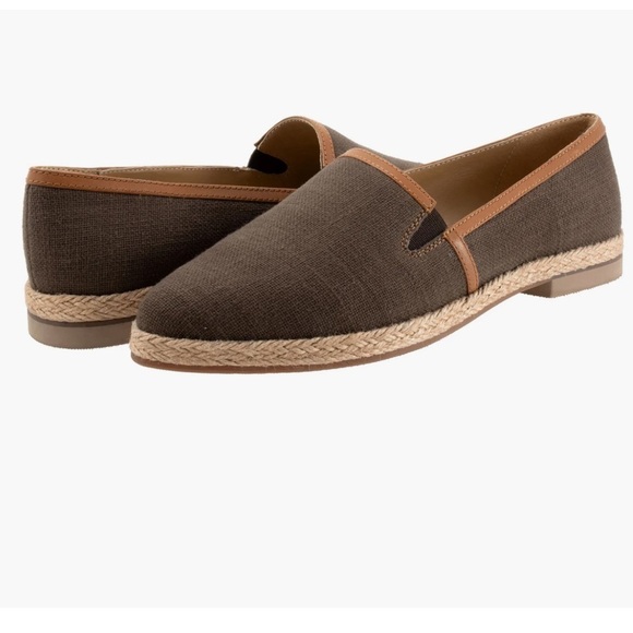 Trotters Shoes - Trotters Estelle Brown Flats Size 9